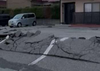 Moment powerful 7.6-magnitude earthquake rocks Japan sparking tsunami alert