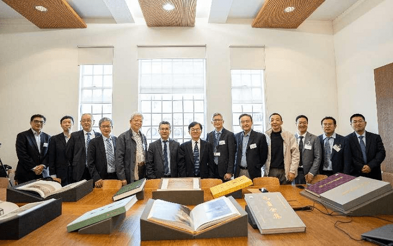 Zhejiang University presented the Comprehensive Collection of Ancient Chinese Paintings to the University of Oxford and held an overseas promotion event at the University of Cambridge