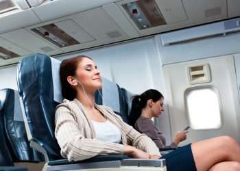 Flight attendant reveals the real rules on empty middle seats including who gets to use the tray table