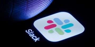 Slack is down for thousands of people and nobody can do any work