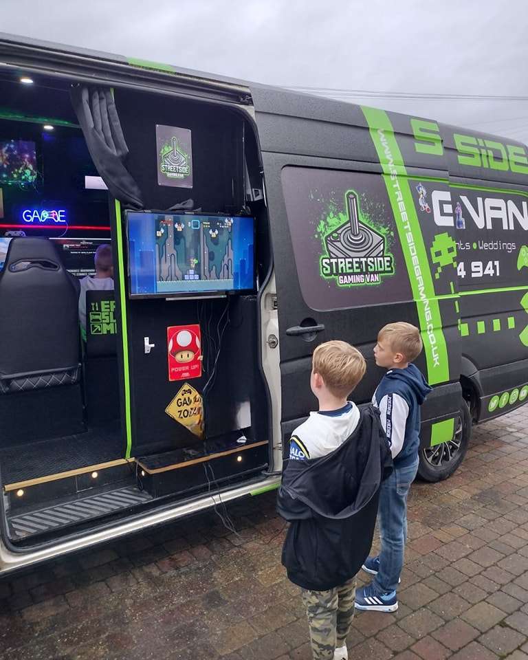 The Ultimate Gaming Experience with the Ipswich Gaming Bus