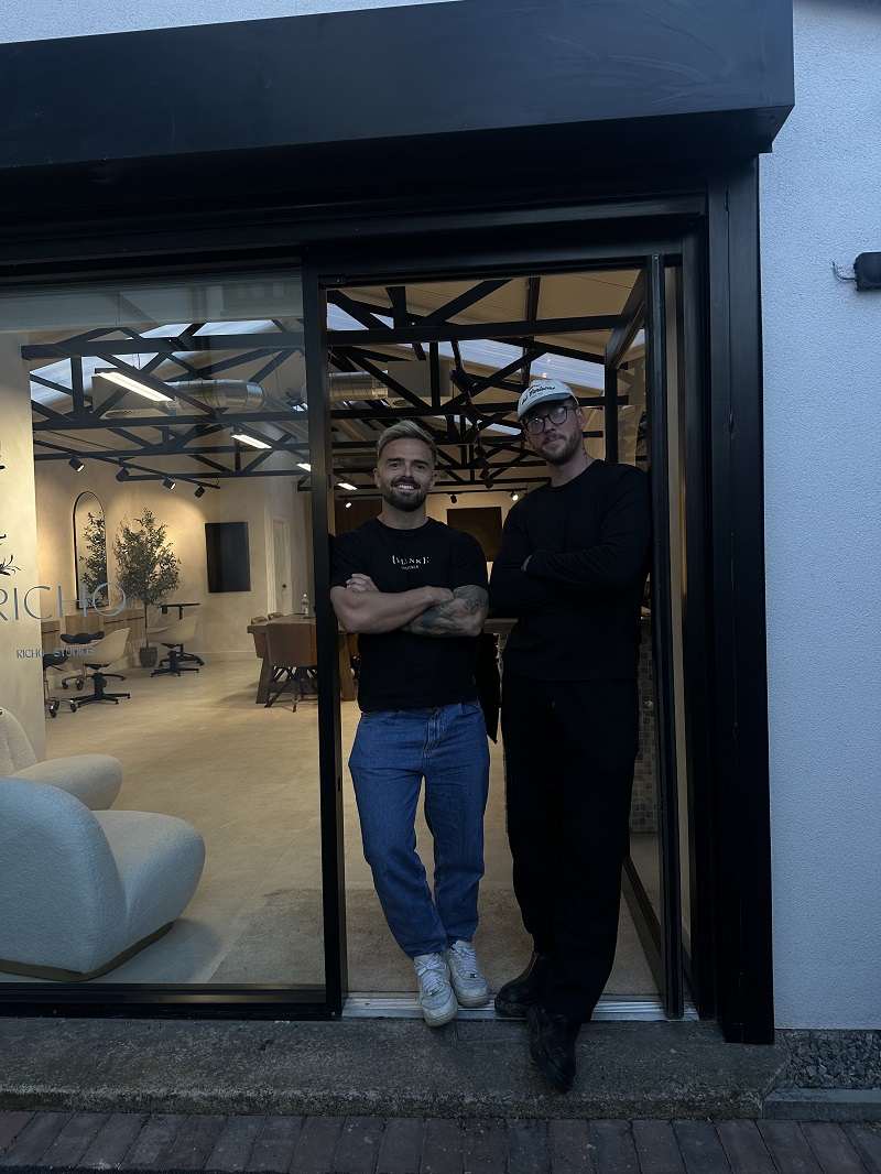 10 Runners Running for Their Lives” – The Giveaway That Turned Into a Movement